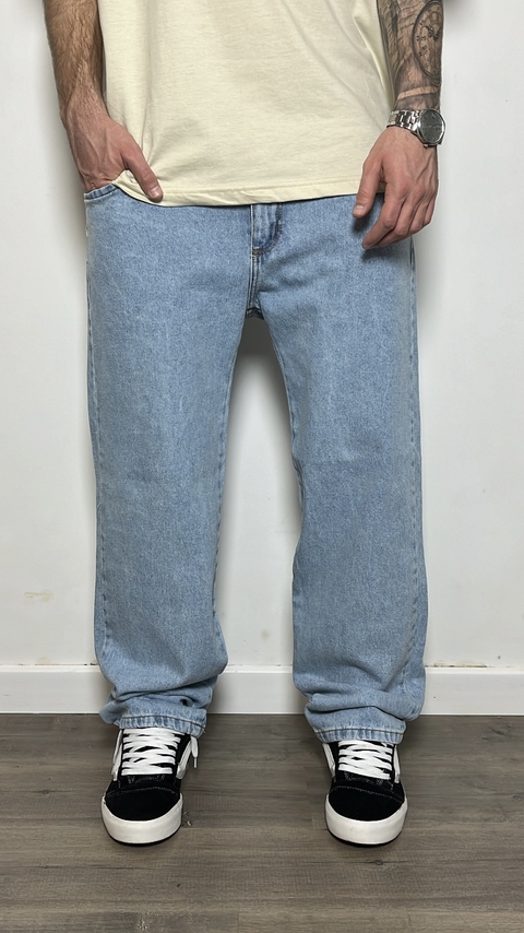 jeans-anchos-hombre-853aaq-1.jpg