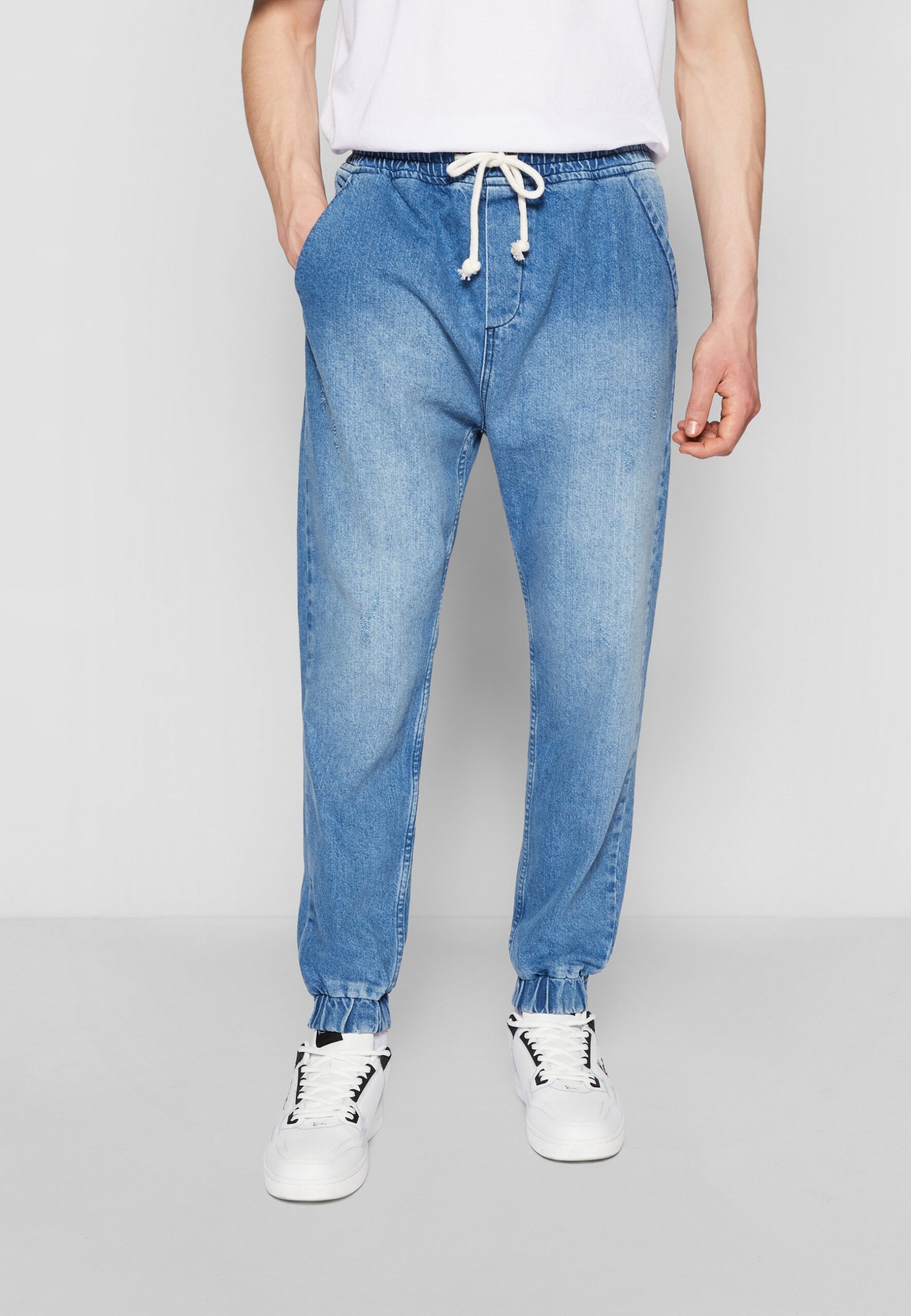 jeans-jogger-hombre-844and-1.jpg