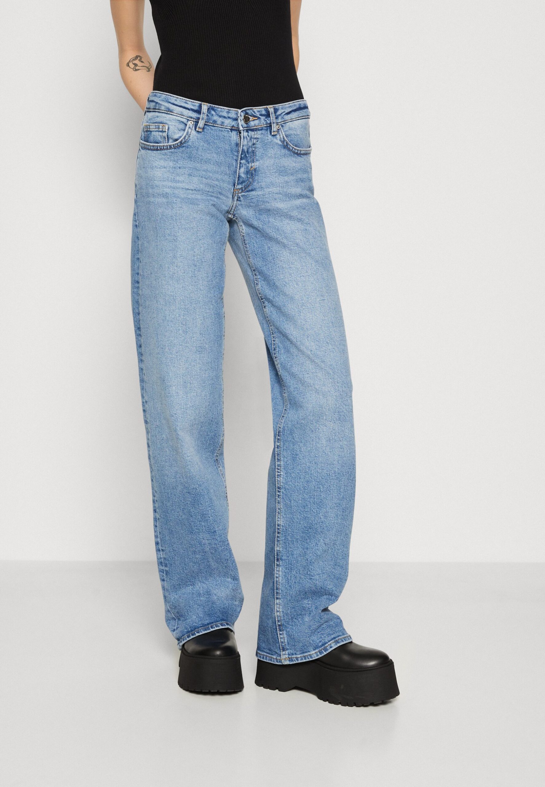 jeans-wide-388cxf-1.jpg