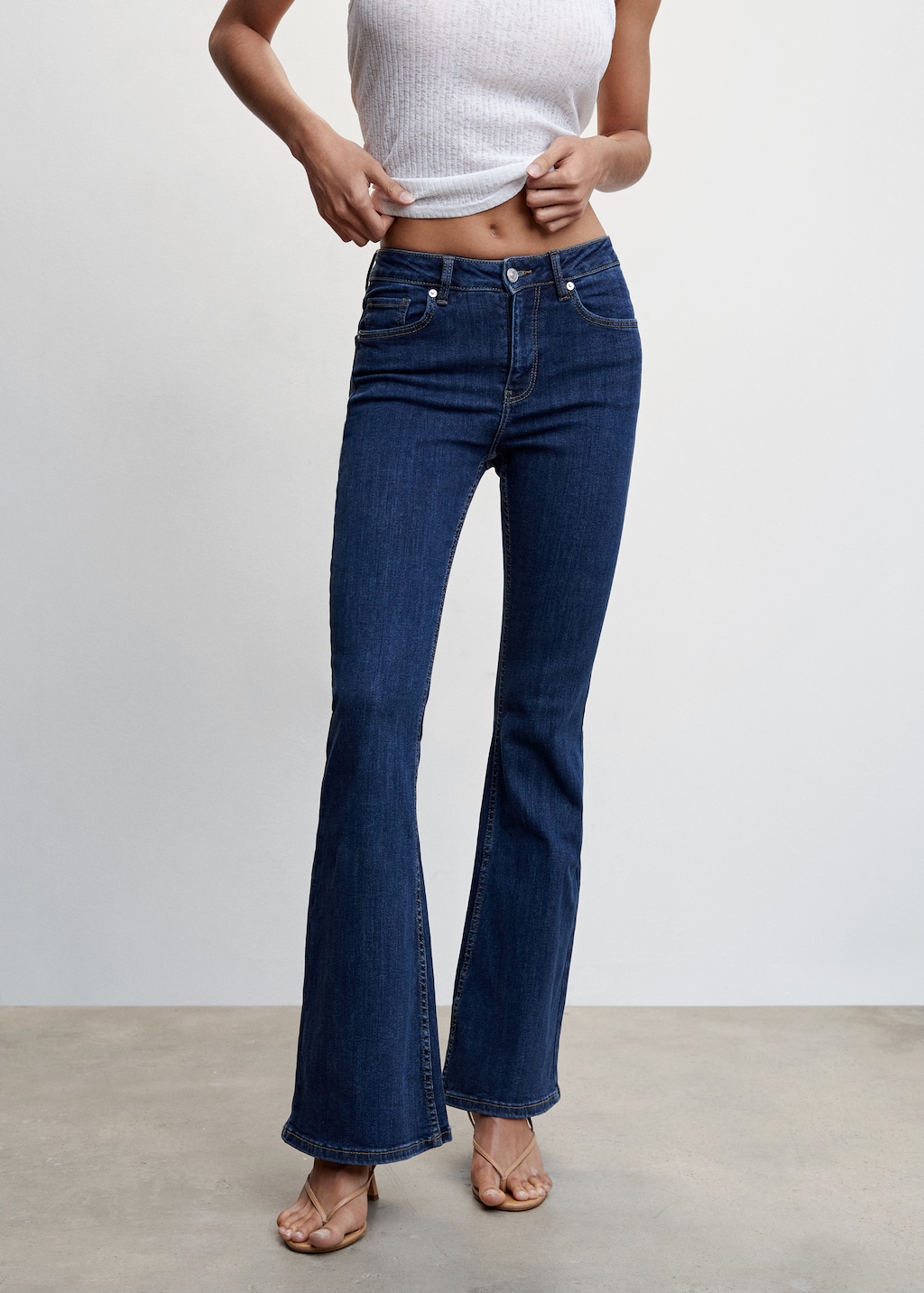 mango-flare-jeans-717nus-1.jpg