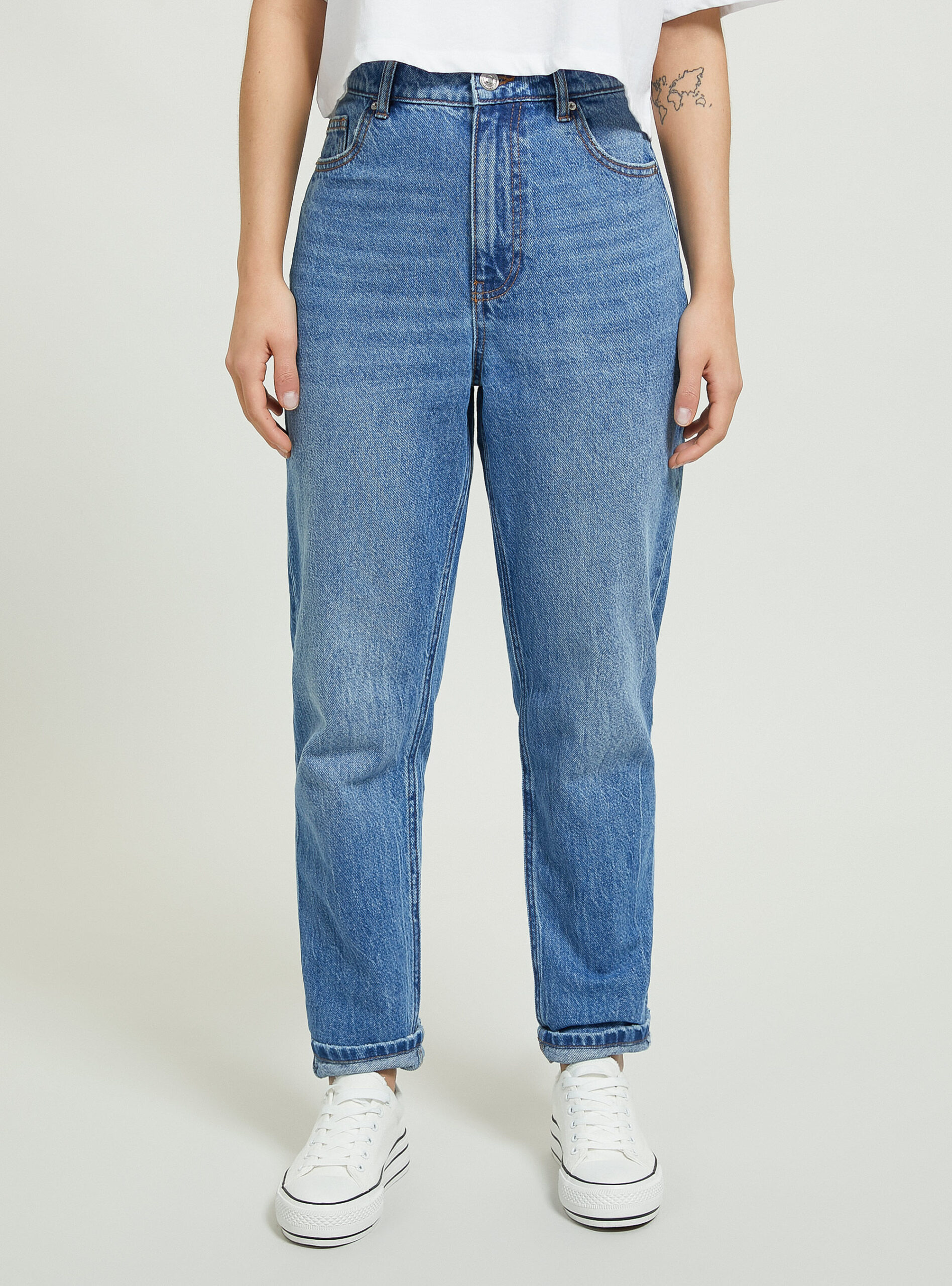 pantalones-mom-jeans-599ycp-1.jpg