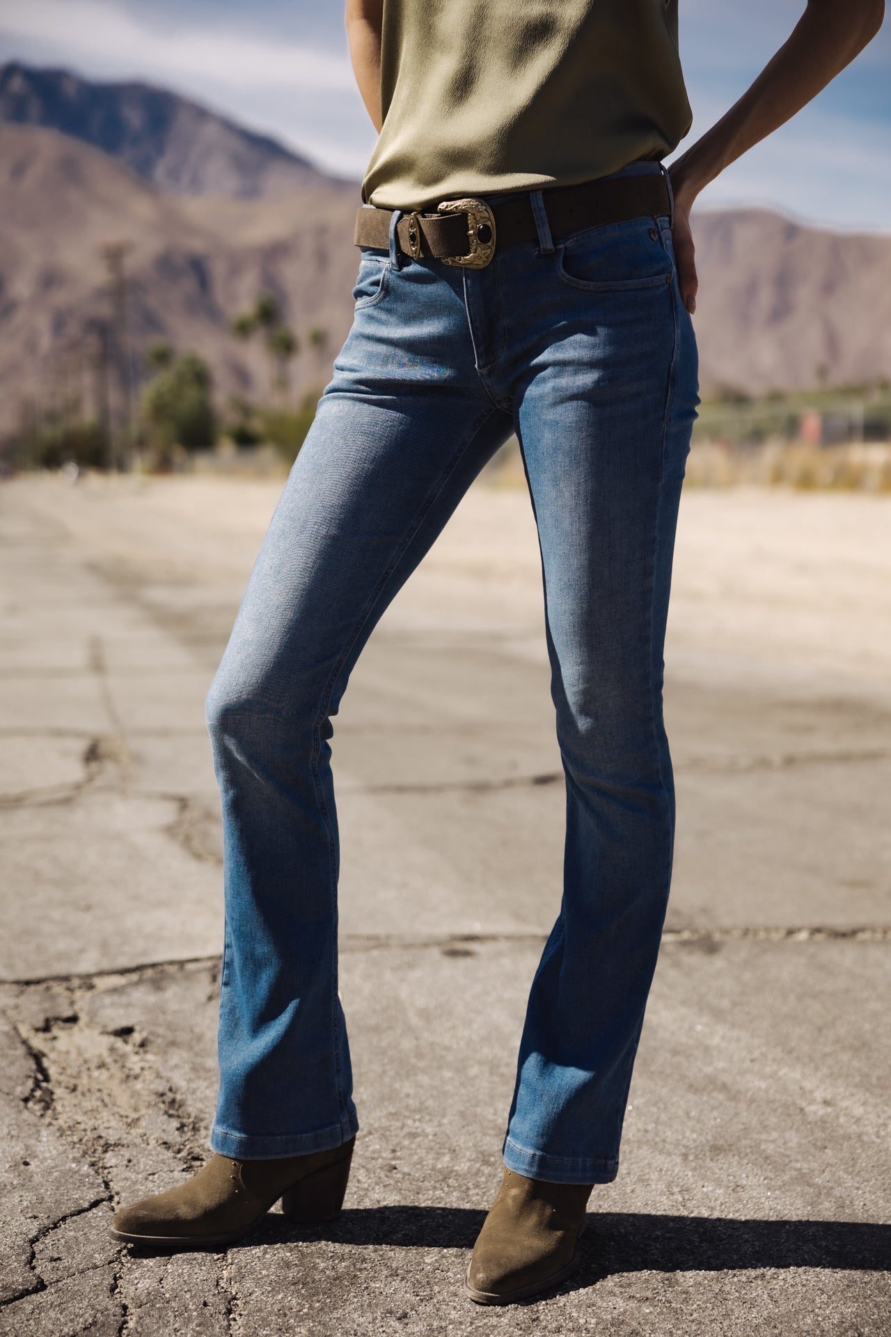 vaqueros-bootcut-mujer-528zbx-1.jpg
